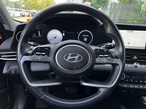 Used 2025 Hyundai Elantra SEL FWD image 14