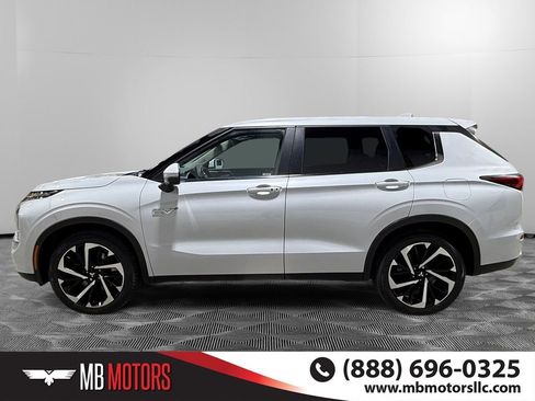 Used 2023 Mitsubishi Outlander SE AWD/4WD image 9