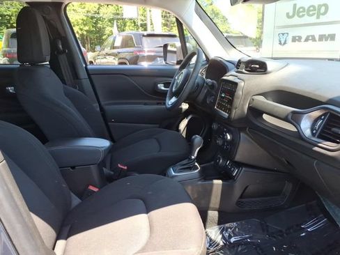 Used 2023 Jeep Renegade Latitude AWD/4WD image 13