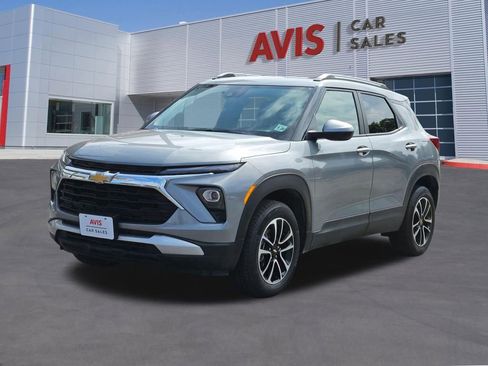 Used 2025 Chevrolet TrailBlazer LT AWD/4WD image 1