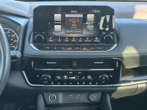 Used 2023 Nissan Rogue SL w/ SL Premium Package image 14