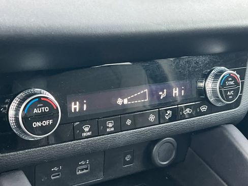 Used 2024 Mitsubishi Outlander SE image 23