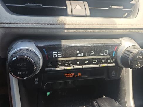 Used 2021 Toyota RAV4 XLE FWD image 17