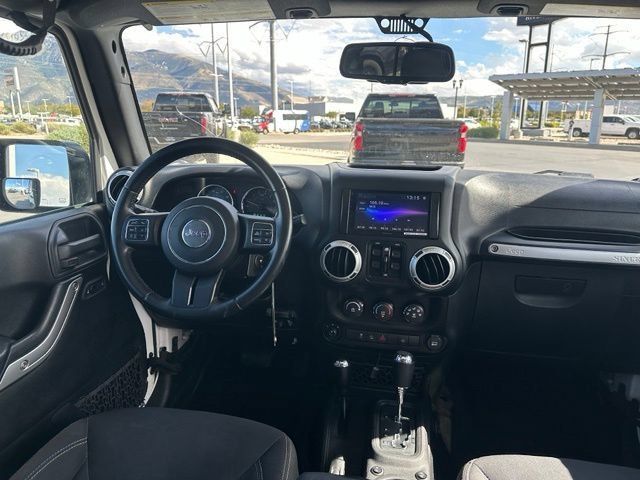 Used 2016 Jeep Wrangler Unlimited Sahara w/ Connectivity Group AWD/4WD image 29