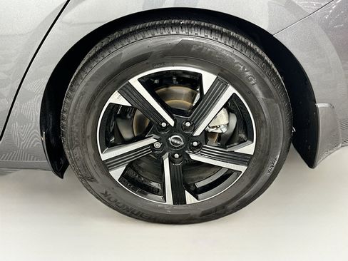 Used 2024 Nissan Sentra SV image 11