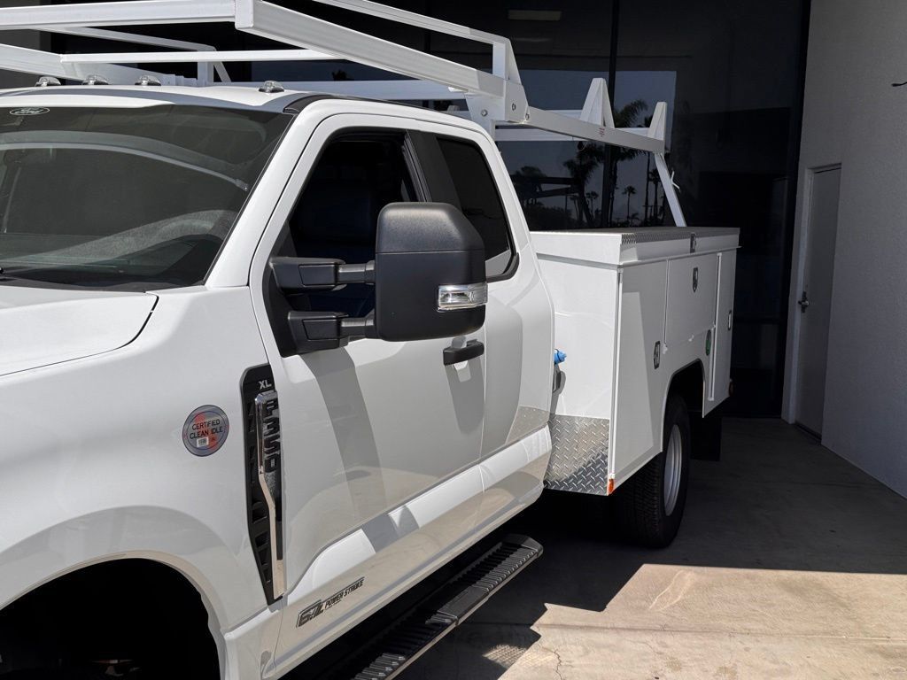 New 2025 Ford F350 XL w/ XL Chrome Package AWD/4WD image 9