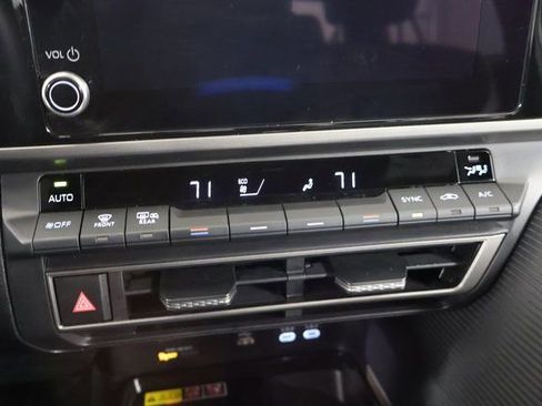 Used 2025 Toyota Camry SE image 22