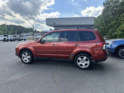 Used 2010 Subaru Forester 2.5X Premium AWD/4WD image 4