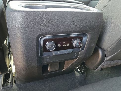 Used 2025 Chevrolet Tahoe LT AWD/4WD image 16