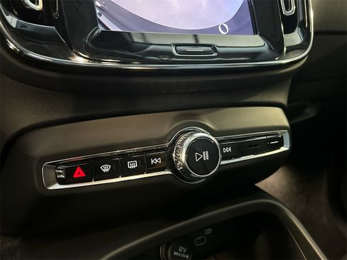 Used 2026 Volvo XC40 B5 Core w/ Climate Package image 18