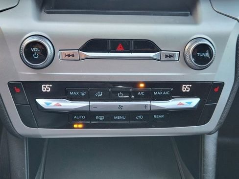 Used 2021 Ford Explorer XLT image 17