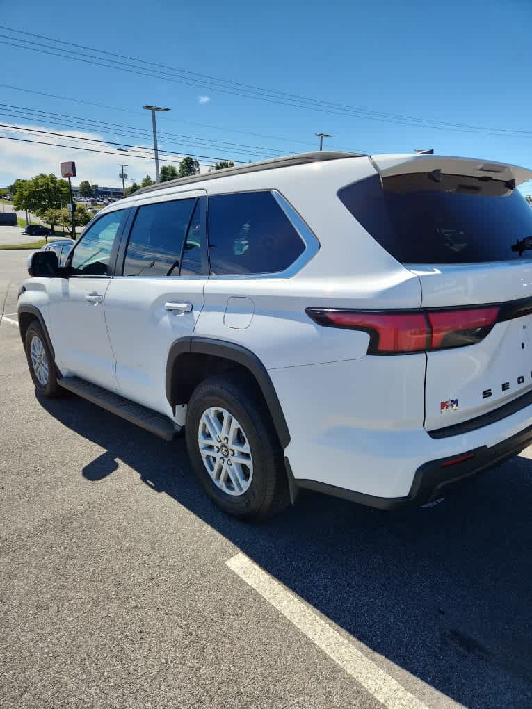 Used 2025 Toyota Sequoia SR5 AWD/4WD image 15