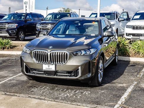 Used 2024 BMW X5 xDrive50e w/ Premium Package image 4