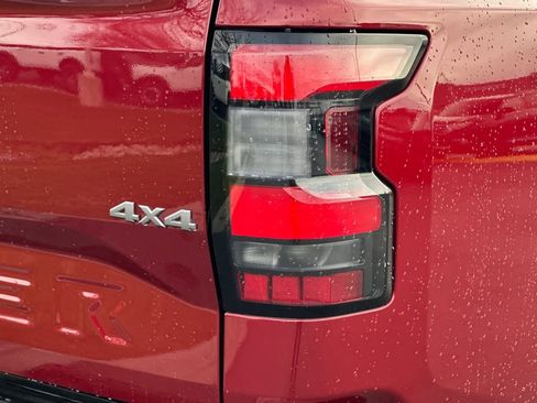 Used 2025 Nissan Frontier SV w/ SV Convenience Package AWD/4WD image 26