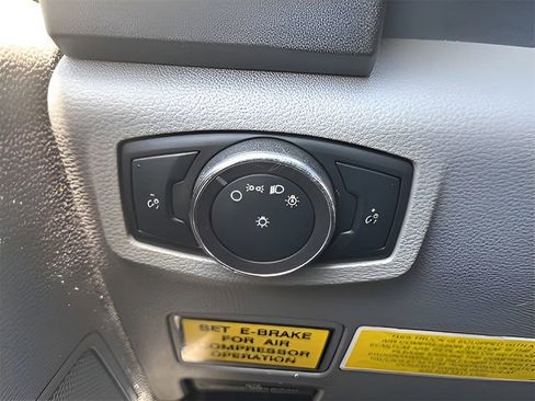 Used 2017 Ford F550 2WD Regular Cab Super Duty image 20