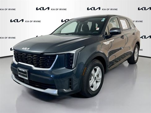 Certified 2024 Kia Sorento LX image 4