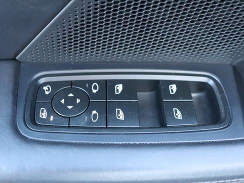 Used 2023 Porsche Taycan image 26