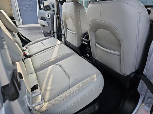 Used 2022 Jeep Wrangler Unlimited Sahara image 14