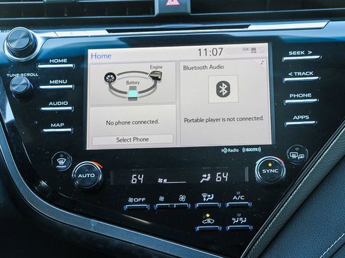 Used 2020 Toyota Camry SE w/ Sunroof Package image 14