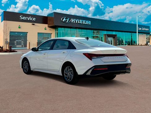 New 2025 Hyundai Elantra Blue image 5