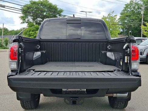 Used 2022 Toyota Tacoma TRD Sport w/ Technology Package AWD/4WD image 32