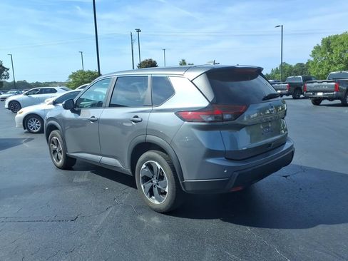 Used 2024 Nissan Rogue SV AWD/4WD image 5