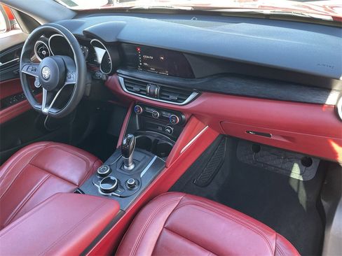 Used 2019 Alfa Romeo Stelvio image 12