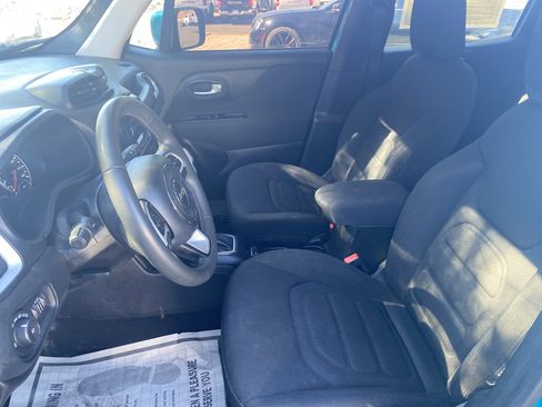 Used 2021 Jeep Renegade Latitude image 9