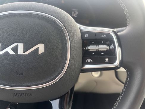Used 2025 Kia Sorento S FWD image 14