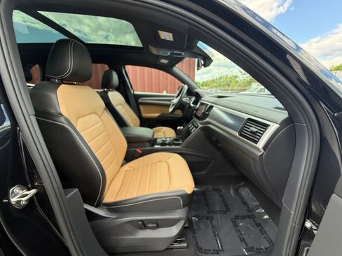 Used 2023 Volkswagen Atlas Cross Sport SEL Premium R-Line AWD/4WD image 27