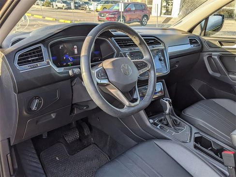 Certified 2024 Volkswagen Tiguan SE image 9