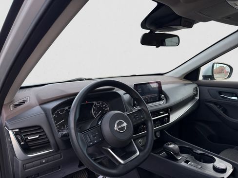 Used 2022 Nissan Rogue SV image 12