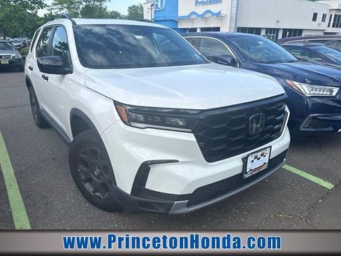 Used 2023 Honda Pilot TrailSport image 1