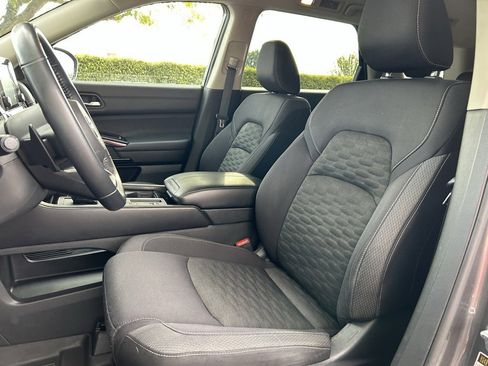 Used 2022 Nissan Pathfinder SV image 4