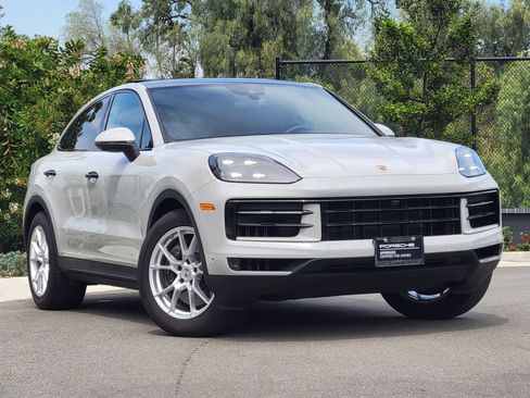 Used 2025 Porsche Cayenne Coupe AWD/4WD image 9