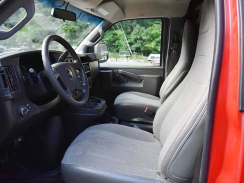 Used 2020 Chevrolet Express 2500 RWD image 10