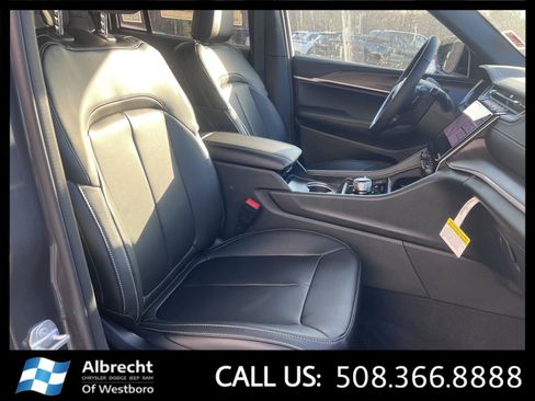 New 2025 Jeep Grand Cherokee Limited w/ Trailer Tow Package image 16