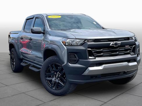 Used 2025 Chevrolet Colorado Trail Boss AWD/4WD image 3