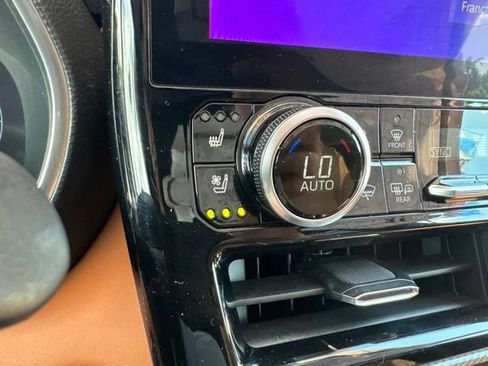 Used 2023 Toyota Highlander Platinum FWD image 16
