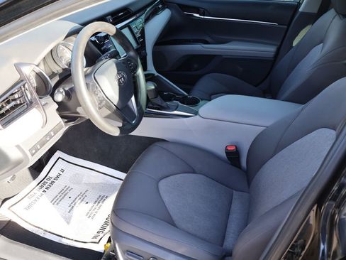 Used 2020 Toyota Camry LE image 14