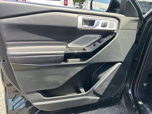 Used 2023 Ford Explorer Platinum w/ Technology Package AWD/4WD image 11
