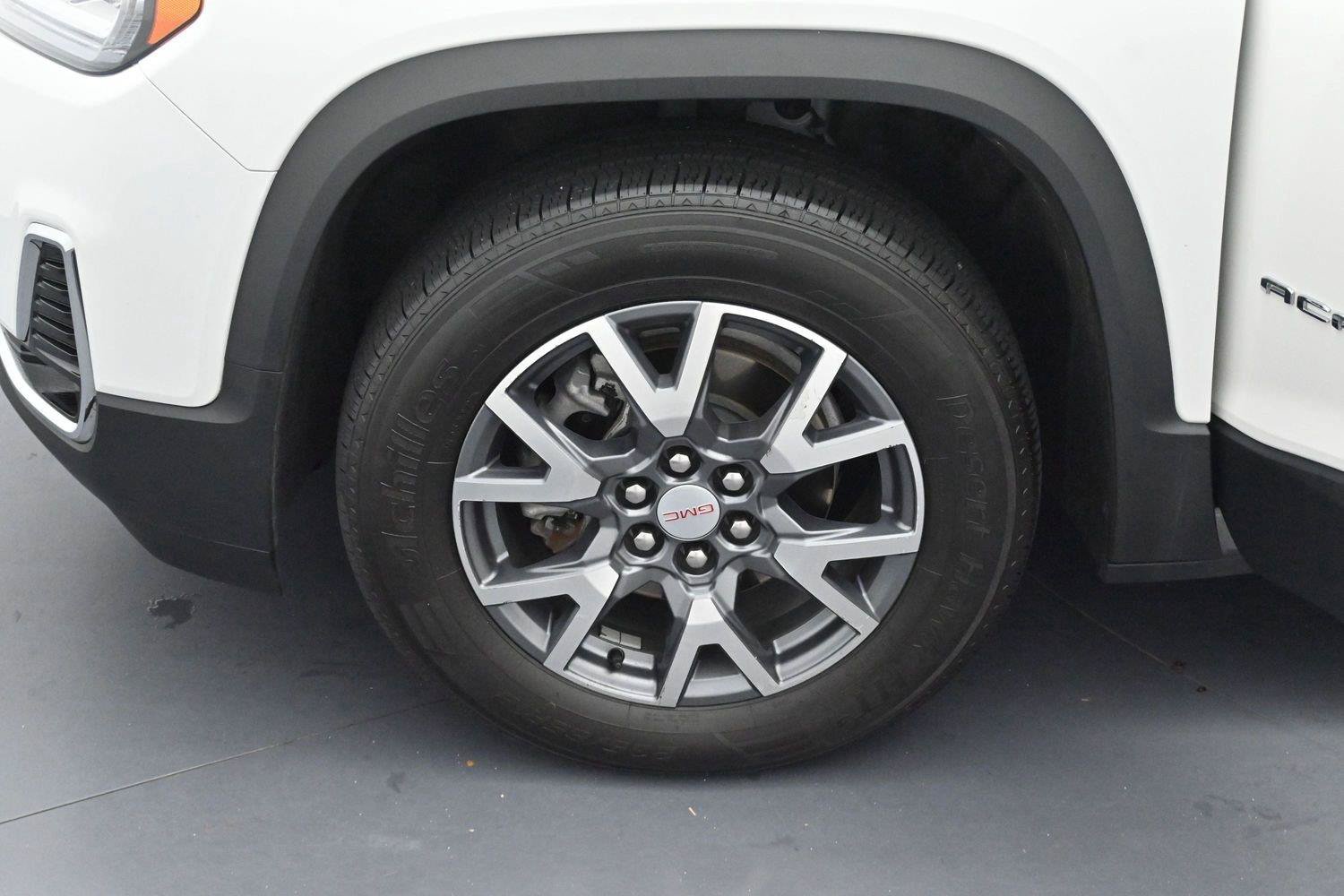 Used 2023 GMC Acadia SLT w/ LPO, Floor Liner Package AWD/4WD image 32