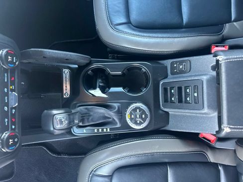 Used 2025 Ford Bronco Outer Banks w/ Sasquatch Package AWD/4WD image 35