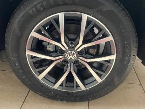 Used 2018 Volkswagen Tiguan SE image 29