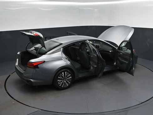 Used 2024 Nissan Altima 2.5 SV FWD image 49