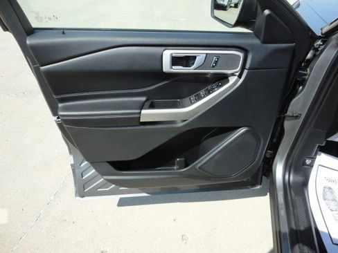 Used 2023 Ford Explorer XLT w/ Equipment Group 202A image 3