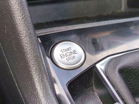 Used 2024 Volkswagen Taos SE image 28