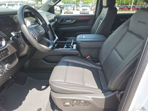 Used 2025 GMC Yukon XL Denali AWD/4WD image 18