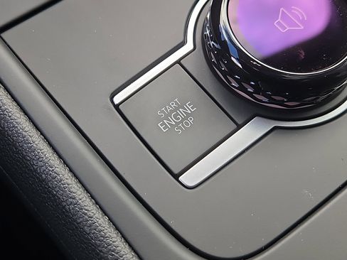 New 2026 Volkswagen Tiguan SE image 14