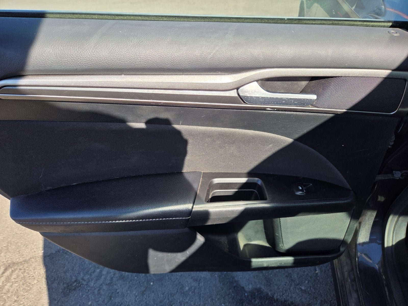 Used 2017 Ford Fusion SE w/ Equipment Group 201A FWD image 8